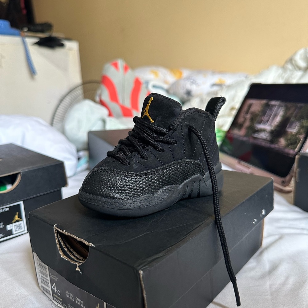 Black Jordan 12's taxi/black